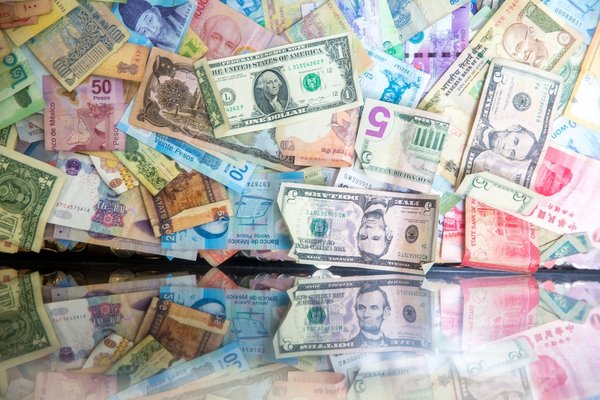 Échange de devises simplifié : taux avantageux, classement des monnaies et astuces pour économiser